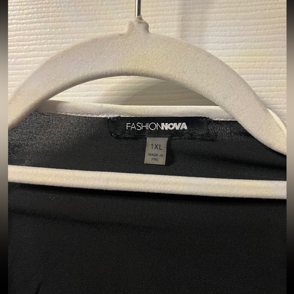 Fashion nova bell sleeve top - Picture 3 of 3